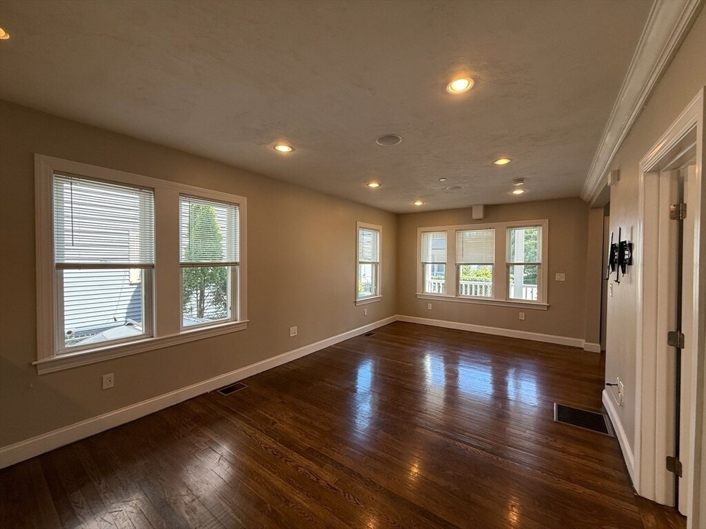 Building Photo - 210 Cedar St