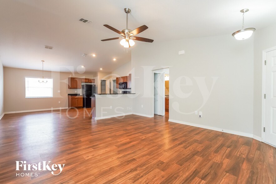 Building Photo - 881 Greenshank Dr
