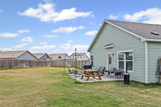 Building Photo - 2402 Sunray Ct