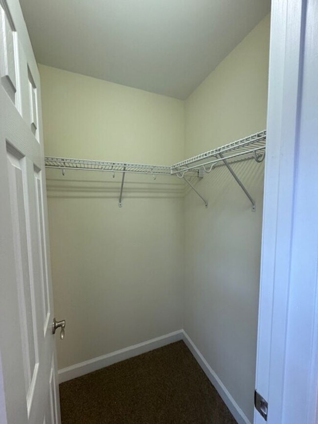 Building Photo - 150 Raye Dr