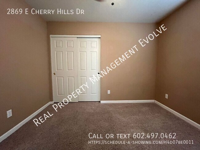 Building Photo - 2869 E Cherry Hills Dr