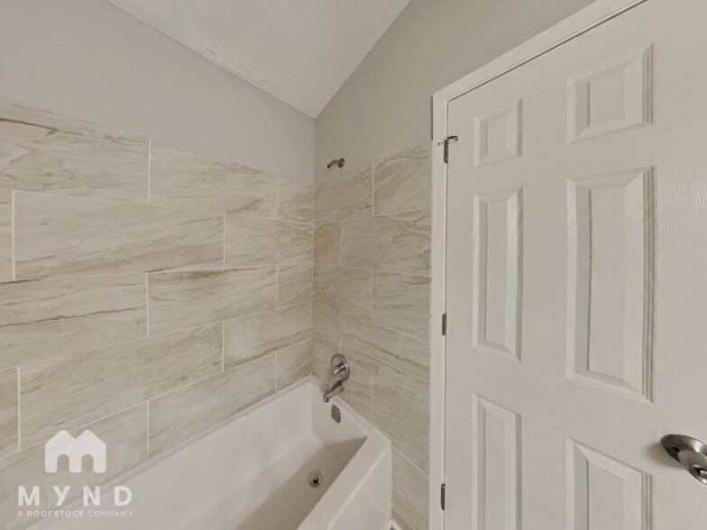 Building Photo - 2616 Fieldstone View Ln SE