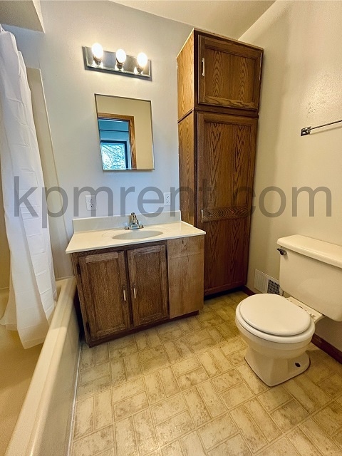 Building Photo - 606 5th Pl SE