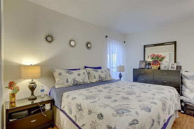 Building Photo - 2990 NE 16th Ave