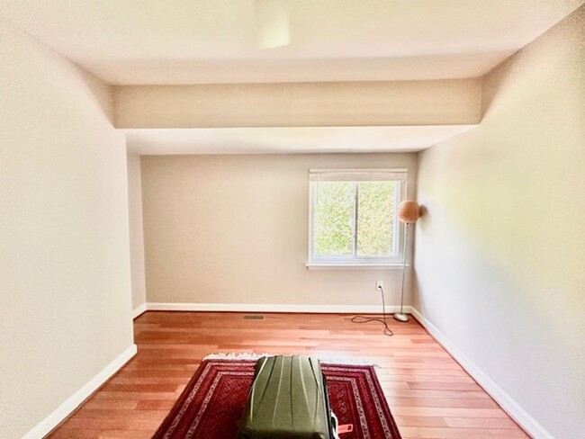 Building Photo - Welcome to this Lovely Home in Reston, VA!