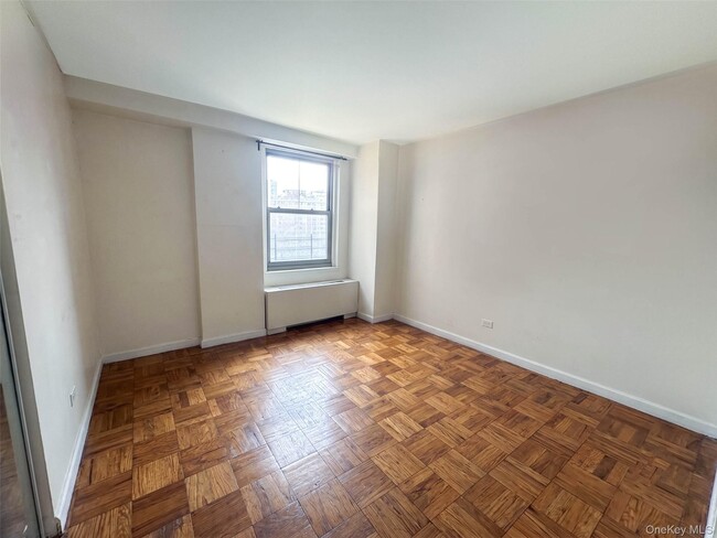Building Photo - 61-20 Grand Central Pkwy