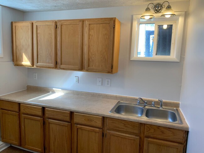 Building Photo - 2819 Clinton Rd