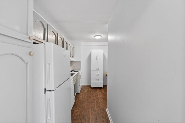 Building Photo - 1 Bedroom Condo Walking distance to UofD