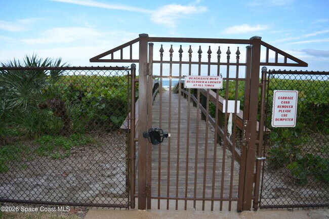 Building Photo - 8500 Ridgewood Ave