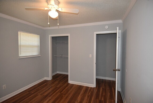 Building Photo - House for Rent