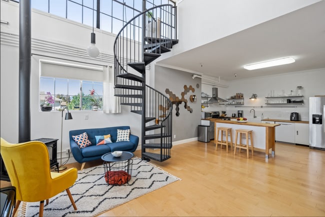 Building Photo - Industrial Chic 3bed/3bath loft style cond...