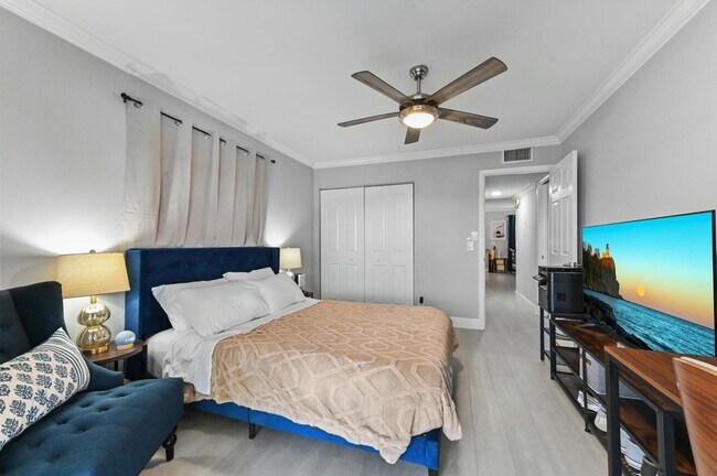 Building Photo - 279 Normandy Ln