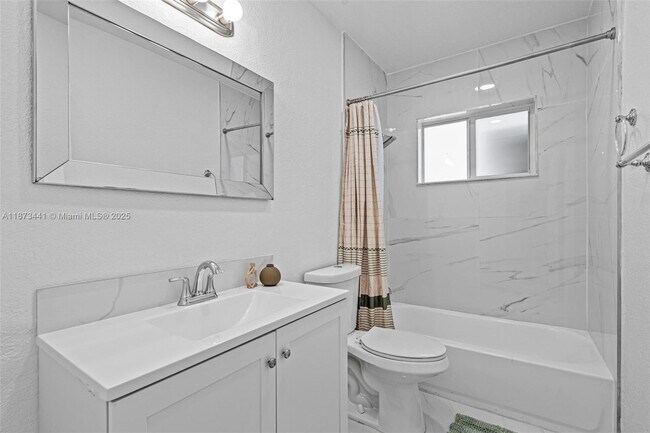 Building Photo - 3220 NW 4th Ct