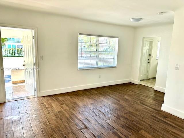 Building Photo - 2101 Bay Dr