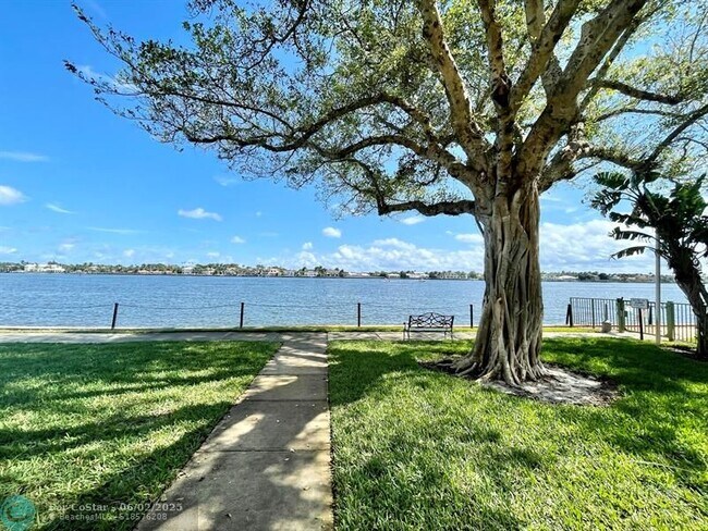 Building Photo - 120 Yacht Club Way