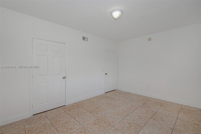 Building Photo - 2452 Centergate Dr
