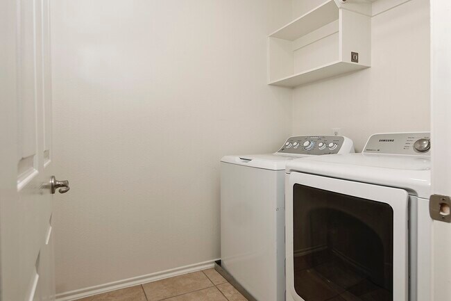 Building Photo - 51 Wickerdale Pl