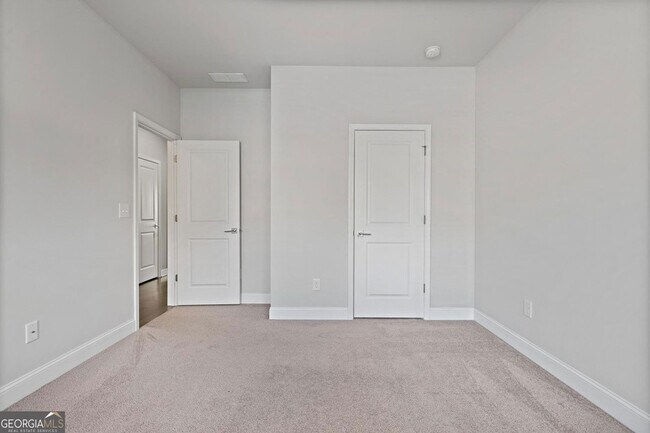 Building Photo - 1097 Township Square
