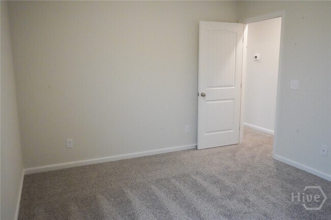 Building Photo - 270 Cromer St