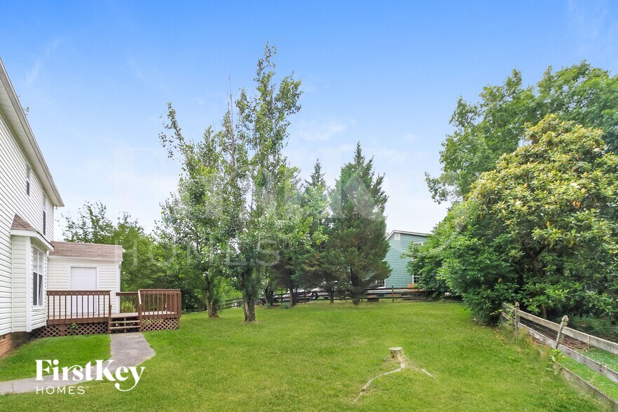 Building Photo - 7052 Avenbury Cir