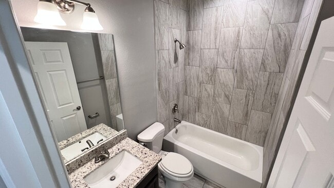 Building Photo - GORGEOUS Bedroom, 2 Bathroom Home in Palm ...