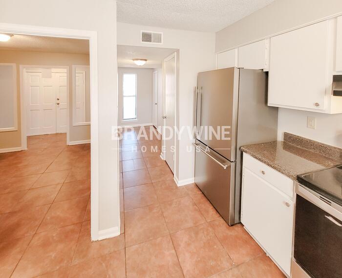 Building Photo - 6395 Golden Park Dr