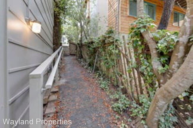 Building Photo - Studio, 1 bath House - 3 Nw of 3rd on Mont...