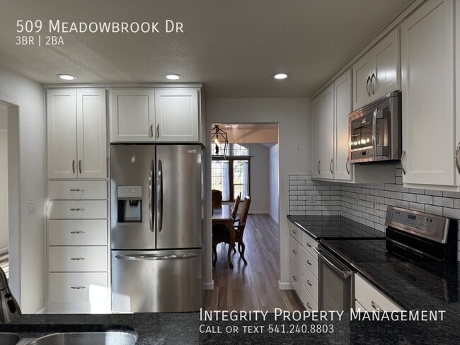 Building Photo - 509 Meadowbrook Dr