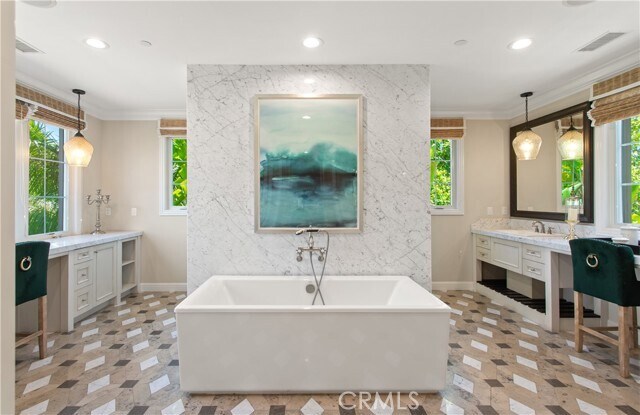 Building Photo - 121 Amber Sky