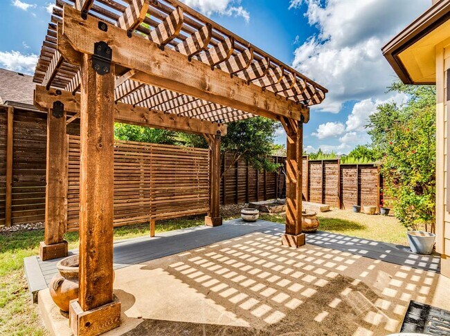 Building Photo - 10804 Wildwood Cir