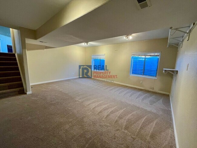 Building Photo - 5225 Deephaven Ct