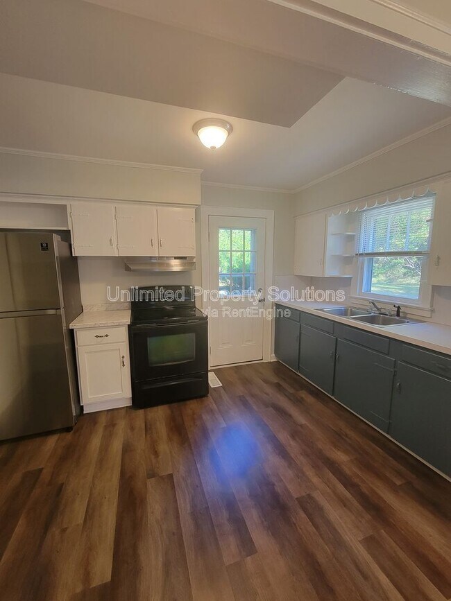 Building Photo - 252 Peiffer Ave