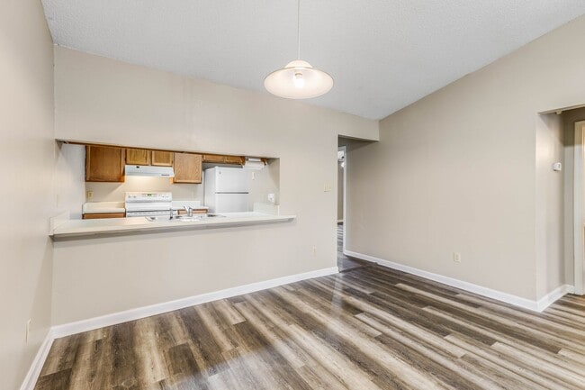 Building Photo - Upgraded 2x2 in great location AVAILABLE NOW
