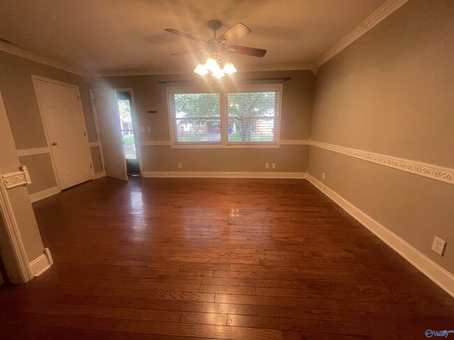 Building Photo - 505 Greenacres Dr NW
