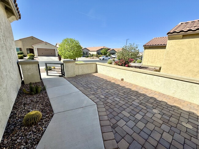 Building Photo - 5576 W Heritage Way