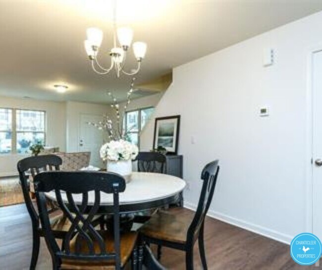 Building Photo - 25 Belhaven Dr