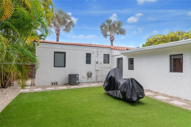 Building Photo - 6731 SW 33rd St