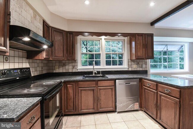 Building Photo - 8217 Lochinver Ln