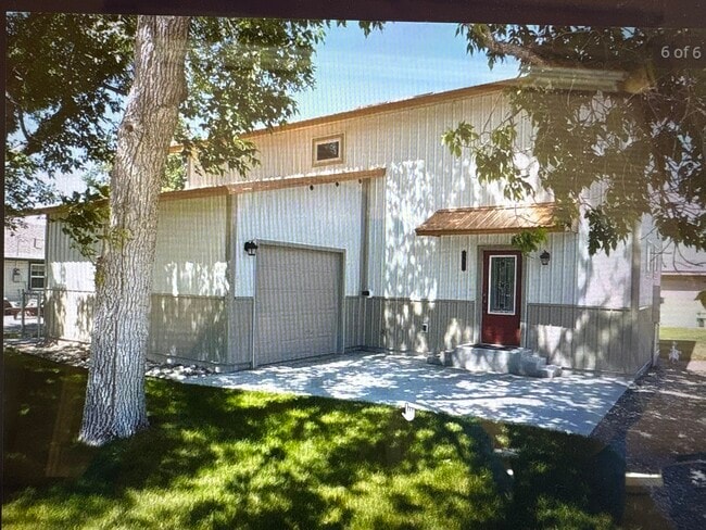 Building Photo - 407 Walnut St