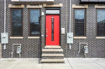 Building Photo - Gorgeous 3-Bedroom Townhome with Finished Basement and Rooftop Deck! Available mid-June!