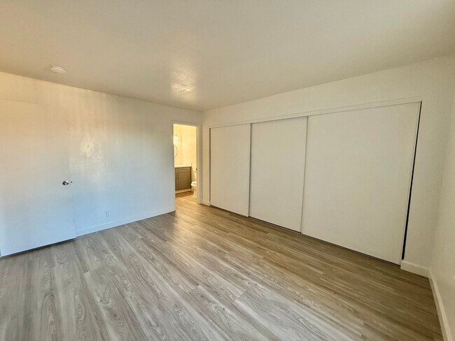 Building Photo - SANTA CLARA - Remodeled unit with patio, two parking spaces, community pool
