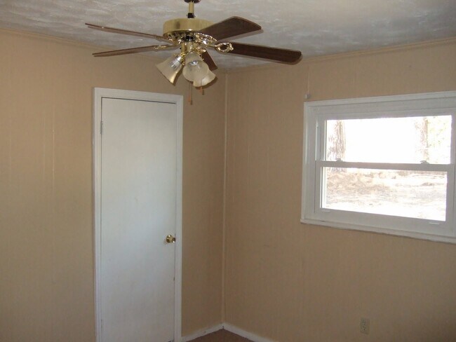 Building Photo - 626 Meadowview Dr
