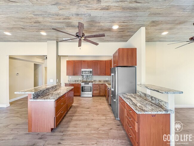 Building Photo - Newly remodeled 4bed/2bath home w/upgrades!