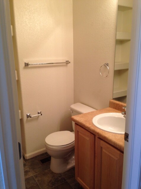 Building Photo - 2bed/2bath Townhome in Black Feather Castle Rock