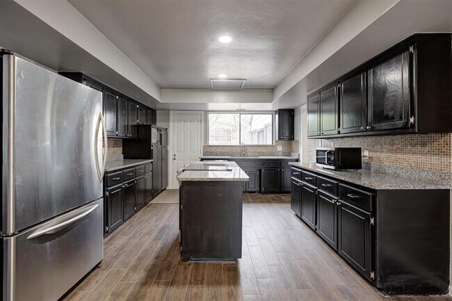 Building Photo - 2301 Tredington Way