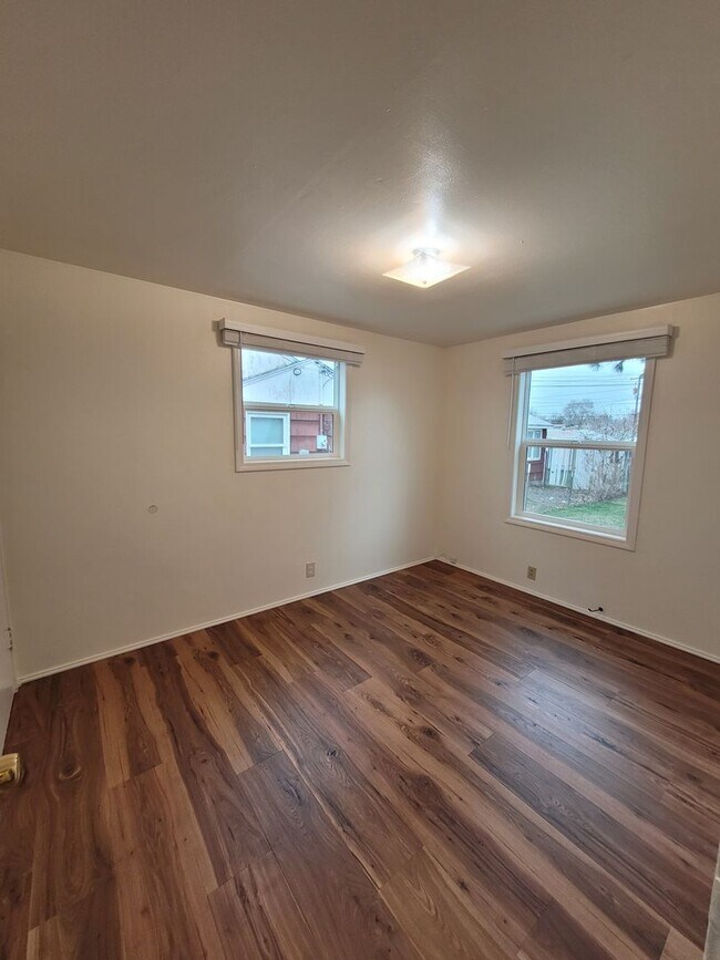 Building Photo - House in Knolls Vista