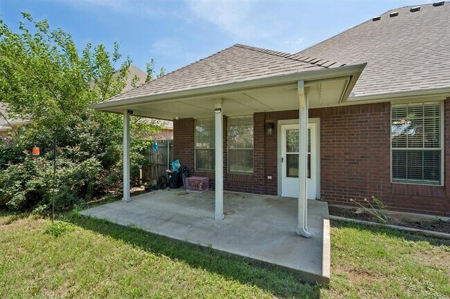 Building Photo - 2259 Bradford Ave