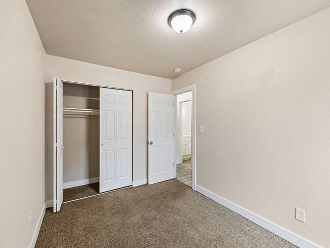 Building Photo - Sumac3041 (MK-LN)