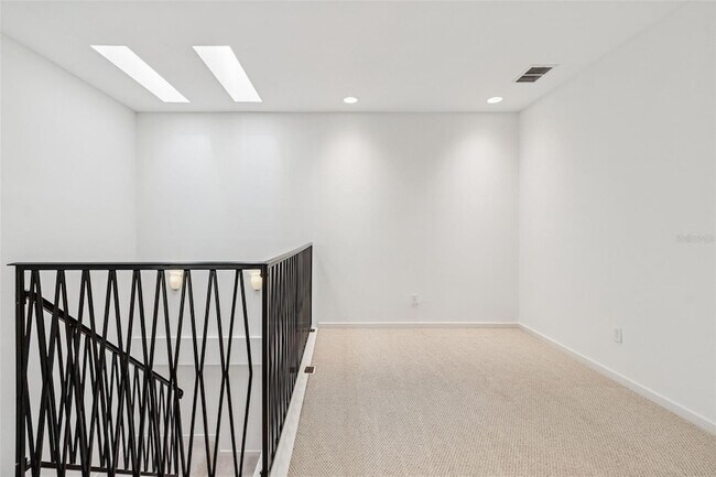 Building Photo - 1685 Laurel St