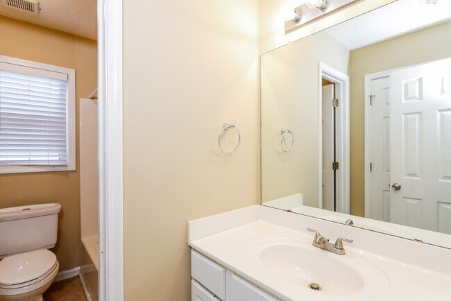 Building Photo - 198 Sawgrass Way